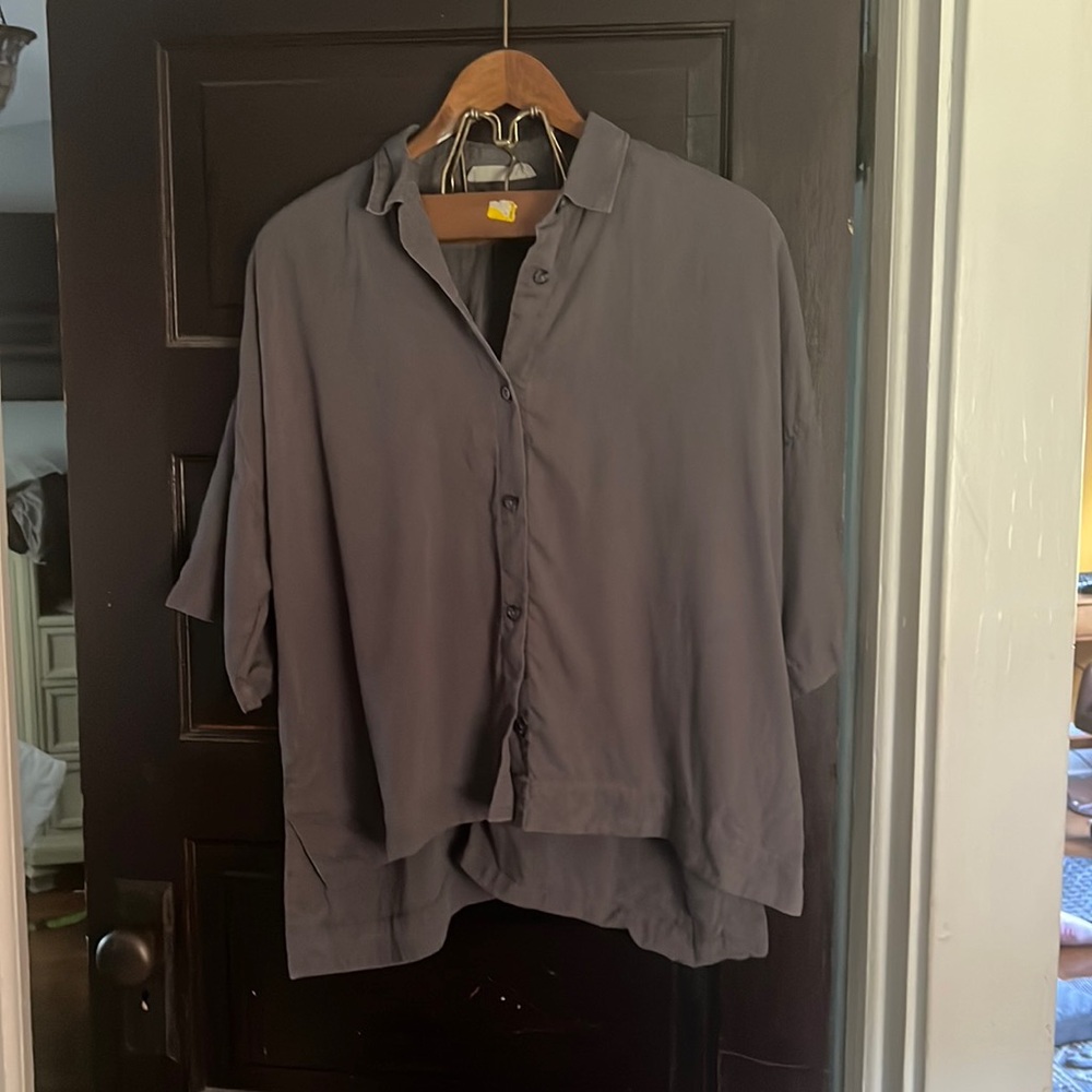 Everlane charcoal grey short sleeve button up